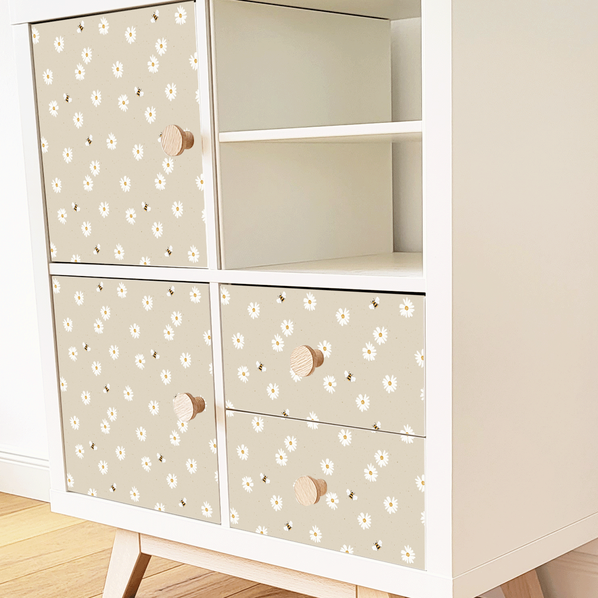 Furniture wrap - Daisies with Bees